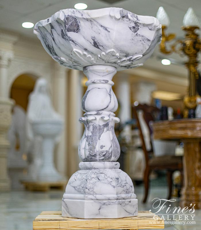 Superb Font in Arabascato Marble