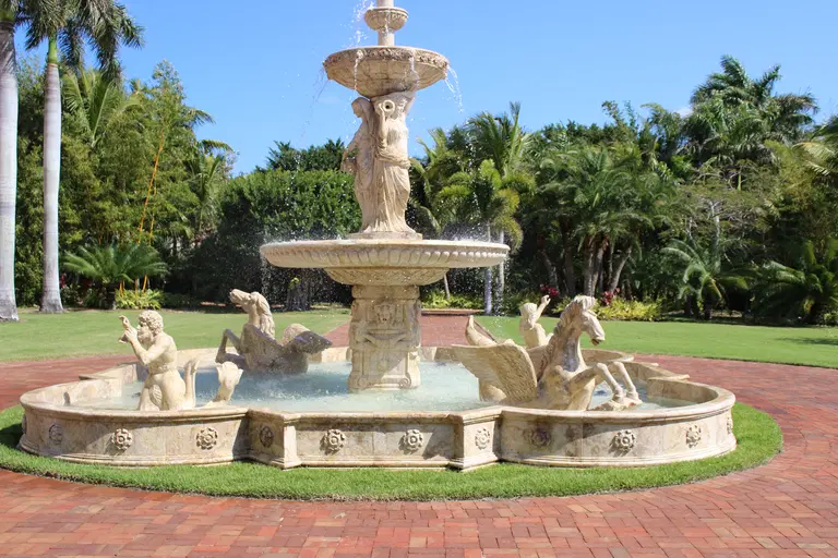 Port Royal Naples Monumental Fountain Install