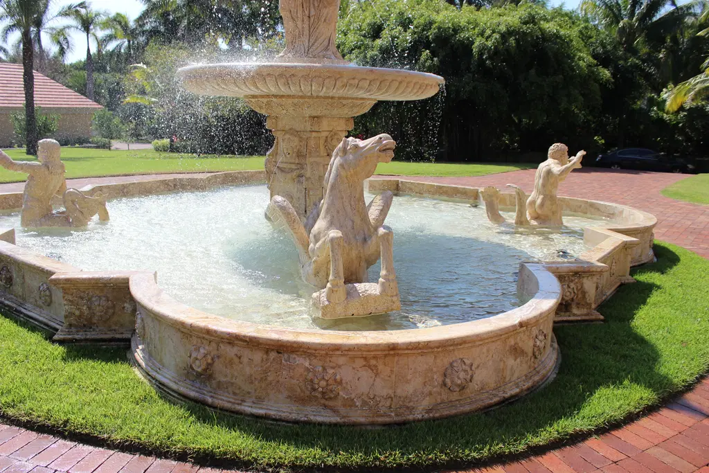 Port Royal Naples Monumental Fountain Install