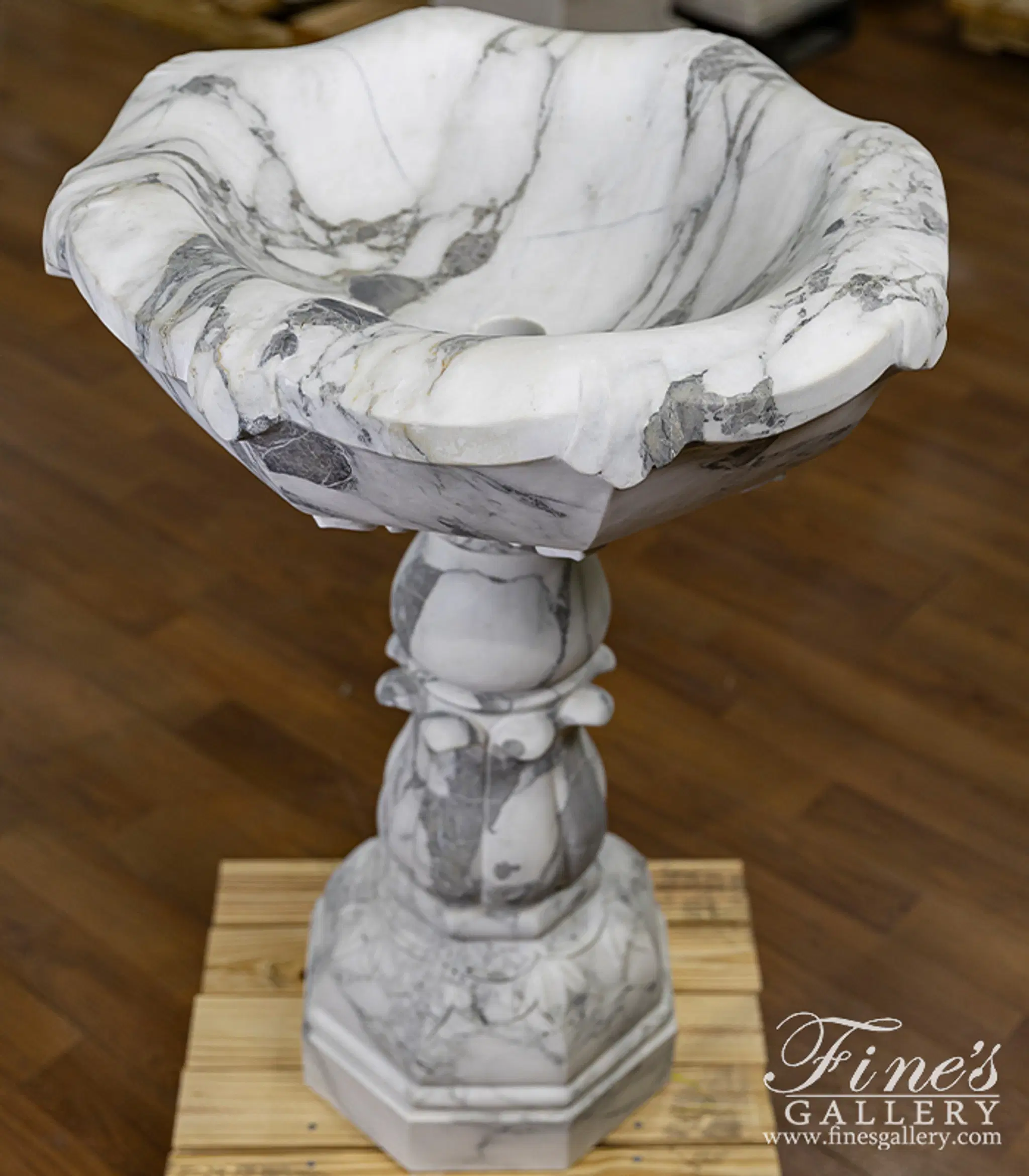 Superb Font in Arabascato Marble — Model MF-2174 — detail view 1