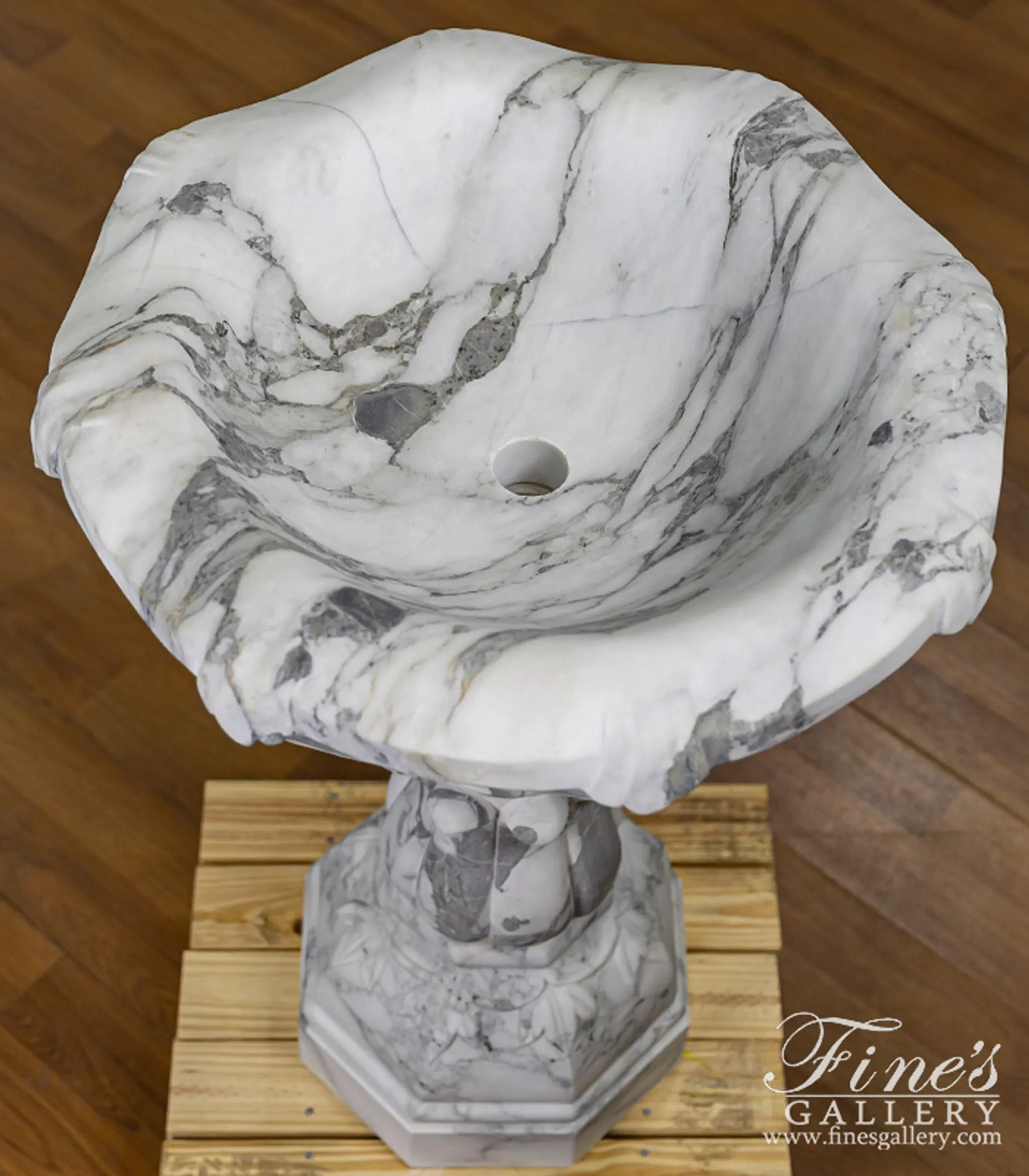 Superb Font in Arabascato Marble — Model MF-2174 — detail view 2