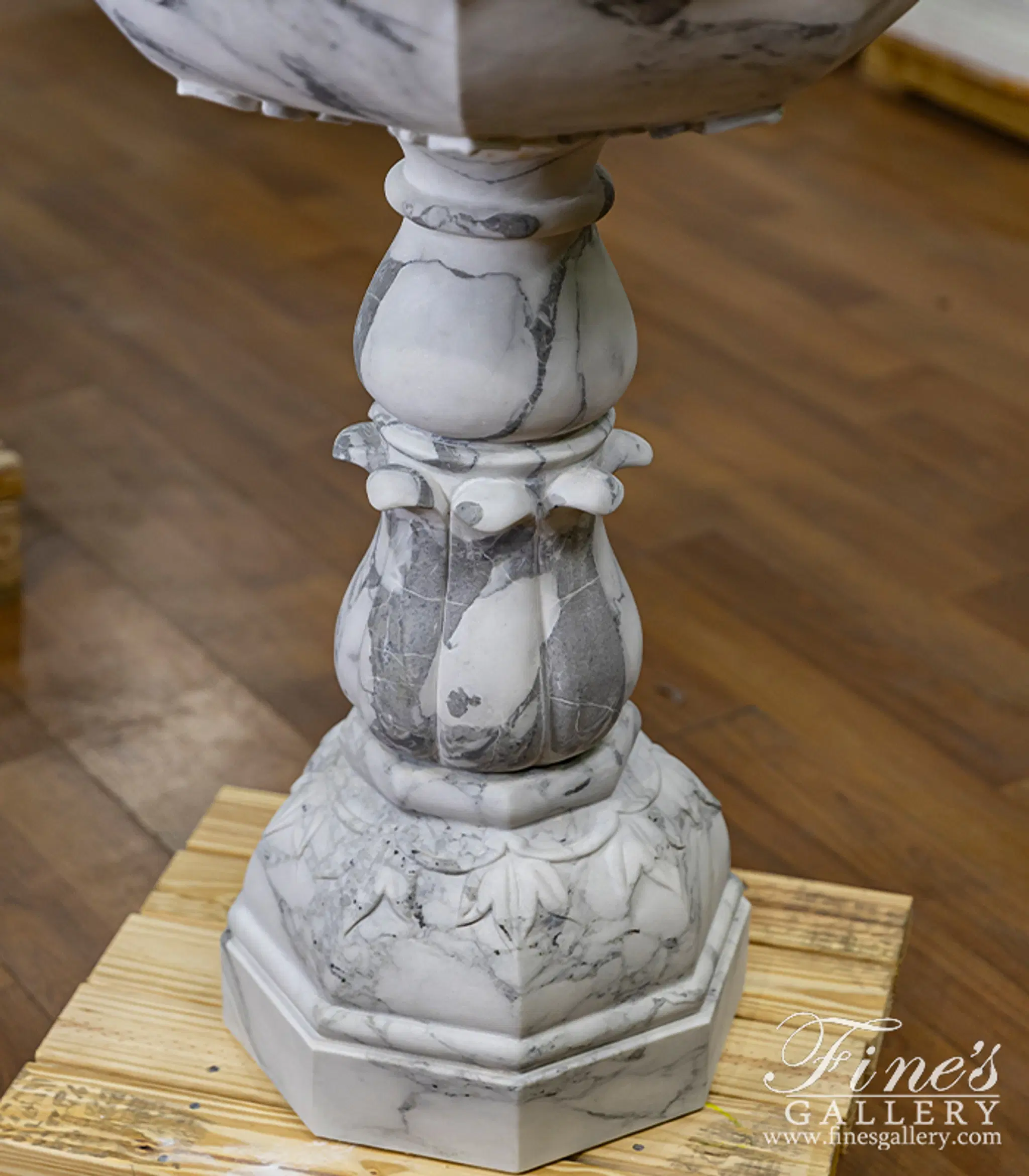 Superb Font in Arabascato Marble — Model MF-2174 — detail view 5